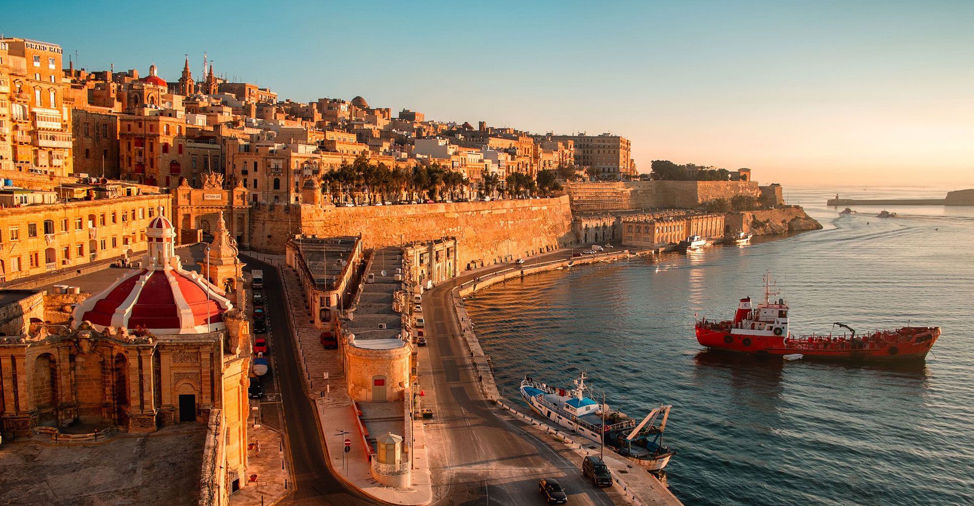 Thành phố cổ trang nghiêm tại Malta.