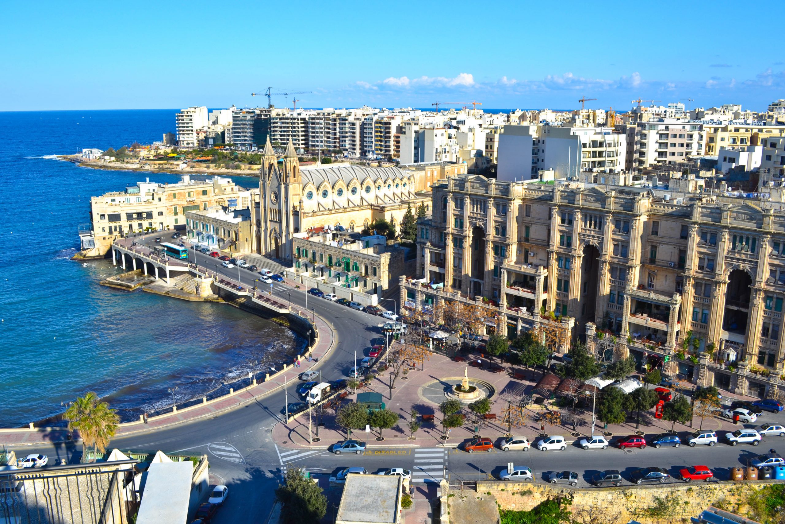 Một thành phố hiện đại tại Malta.